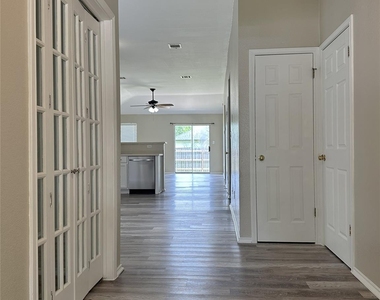 610 Riverway Ln - Photo Thumbnail 3