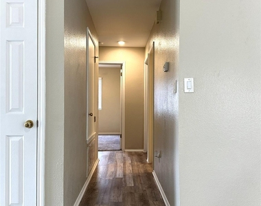610 Riverway Ln - Photo Thumbnail 11
