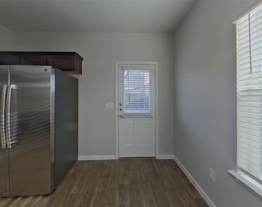15012 Custis Ln - Photo Thumbnail 4
