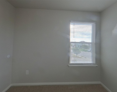 15012 Custis Ln - Photo Thumbnail 11