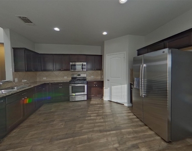 15012 Custis Ln - Photo Thumbnail 3