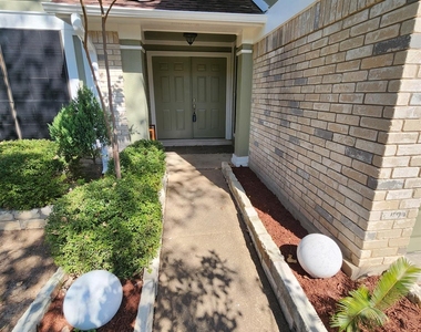 12337 Yarmont Way - Photo Thumbnail 5