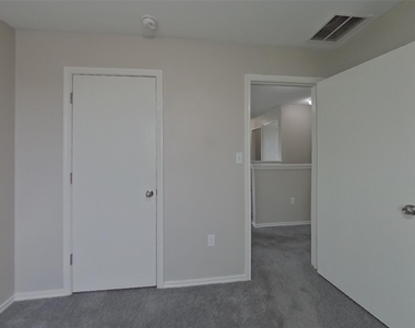 15102 Verela Dr - Photo Thumbnail 10