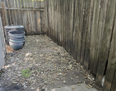 1207 Southport Dr - Photo Thumbnail 5
