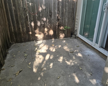 1207 Southport Dr - Photo Thumbnail 4