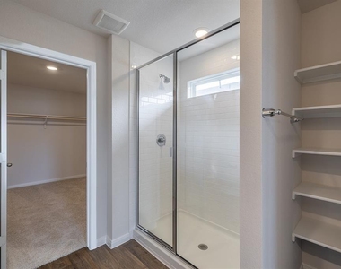 315 Belmont Pl - Photo Thumbnail 12