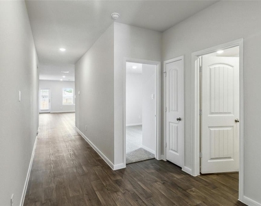 315 Belmont Pl - Photo Thumbnail 2