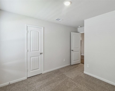 315 Belmont Pl - Photo Thumbnail 16