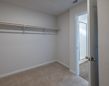 315 Belmont Pl - Photo Thumbnail 14