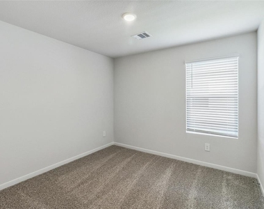 315 Belmont Pl - Photo Thumbnail 15