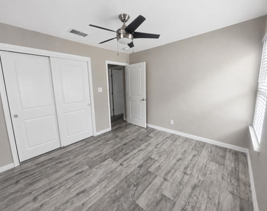4603 Leslie Ave - Photo Thumbnail 13