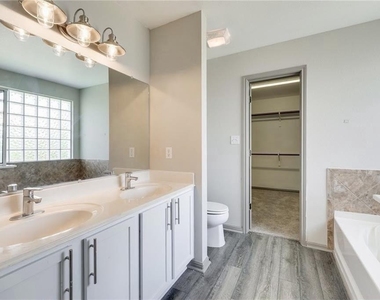 15113 Fernhill Dr - Photo Thumbnail 14