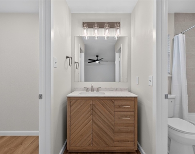 503 Lakeway Dr - Photo Thumbnail 15