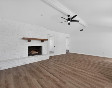 503 Lakeway Dr - Photo Thumbnail 4