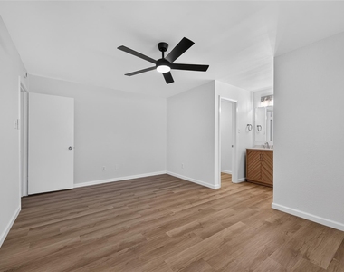 503 Lakeway Dr - Photo Thumbnail 13