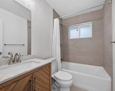 503 Lakeway Dr - Photo Thumbnail 10