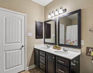 1113 Yellow Iris Rd - Photo Thumbnail 15