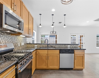 2610 Hidalgo St - Photo Thumbnail 7