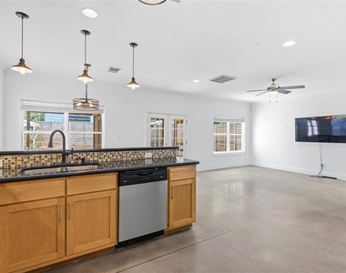 2610 Hidalgo St - Photo Thumbnail 9
