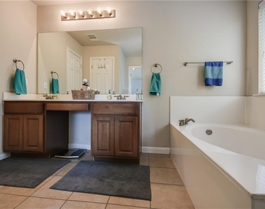 4490 Heritage Well Ln - Photo Thumbnail 18