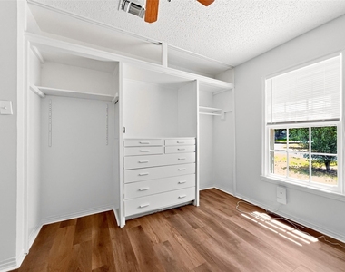 5400 Harmon Ave - Photo Thumbnail 13