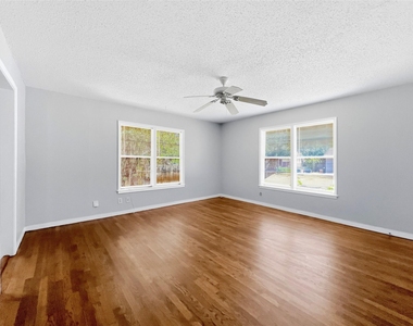 5400 Harmon Ave - Photo Thumbnail 4