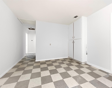 5400 Harmon Ave - Photo Thumbnail 9