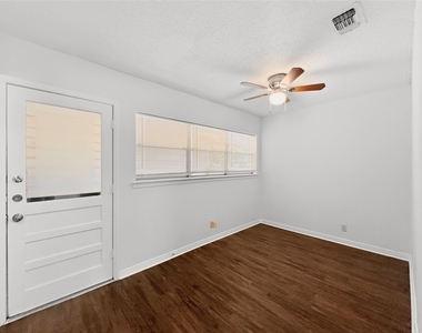 5400 Harmon Ave - Photo Thumbnail 18