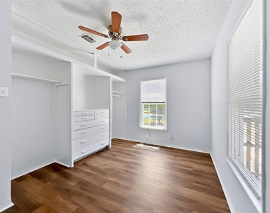 5400 Harmon Ave - Photo Thumbnail 12
