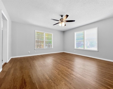5400 Harmon Ave - Photo Thumbnail 3
