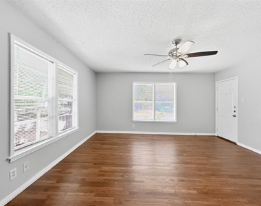 5400 Harmon Ave - Photo Thumbnail 10