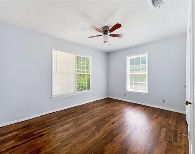 5400 Harmon Ave - Photo Thumbnail 5