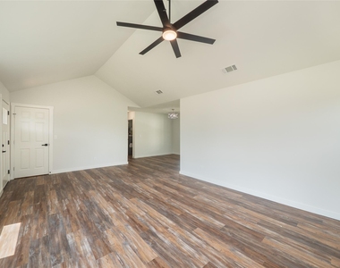 109 Elizabeth Dr - Photo Thumbnail 5