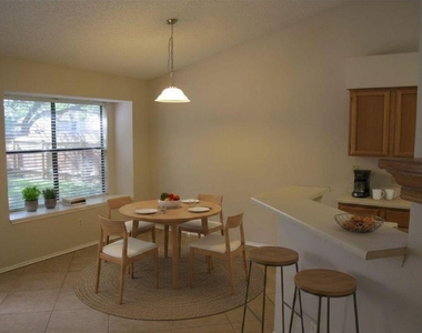 1301 Texas Oak Way - Photo Thumbnail 4