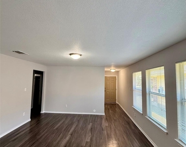 3302 Etheredge Dr - Photo Thumbnail 2