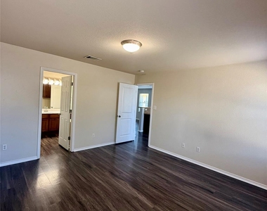 3302 Etheredge Dr - Photo Thumbnail 8