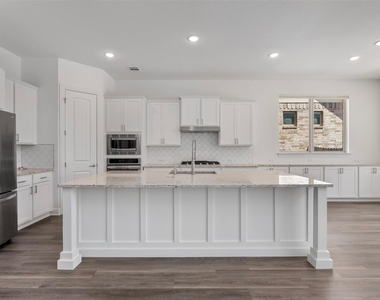 724 Landing Ln - Photo Thumbnail 10
