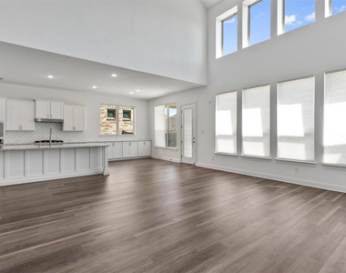 724 Landing Ln - Photo Thumbnail 7