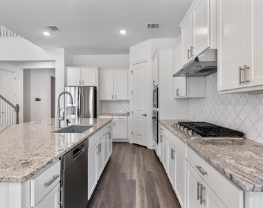 724 Landing Ln - Photo Thumbnail 11