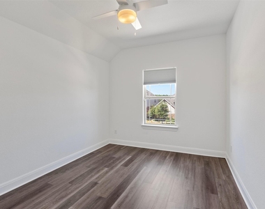 724 Landing Ln - Photo Thumbnail 27