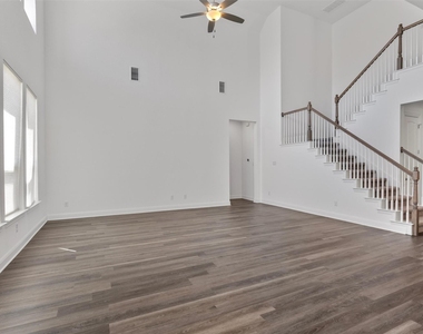 724 Landing Ln - Photo Thumbnail 8