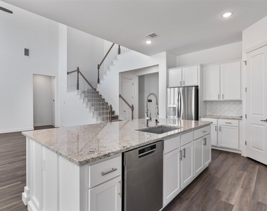 724 Landing Ln - Photo Thumbnail 12