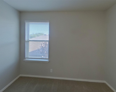 240 Dragon Ridge Rd - Photo Thumbnail 10