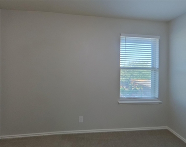 240 Dragon Ridge Rd - Photo Thumbnail 12