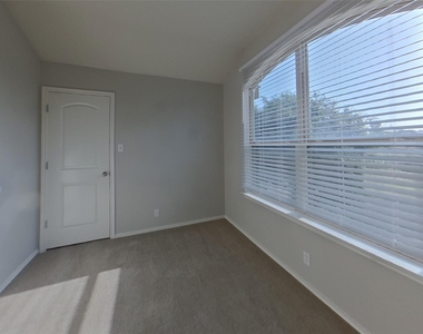240 Dragon Ridge Rd - Photo Thumbnail 16
