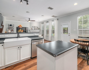 1305 Horseshoe Ranch Dr - Photo Thumbnail 16