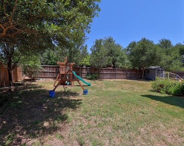 1305 Horseshoe Ranch Dr - Photo Thumbnail 32