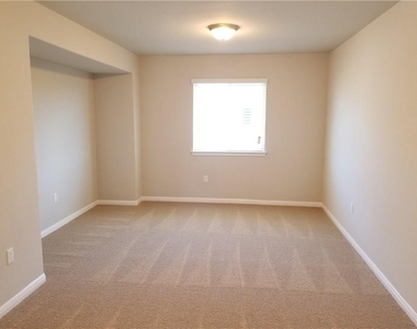 1024 Peregrine Way - Photo Thumbnail 16