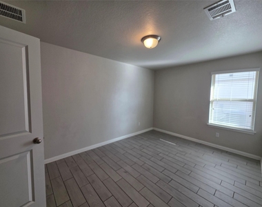 19024 Kimberlite Dr - Photo Thumbnail 13