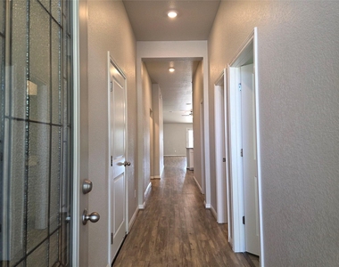 19024 Kimberlite Dr - Photo Thumbnail 4